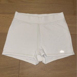 Alo Goddess Ribbed High-Waist Hot Short in Ivory